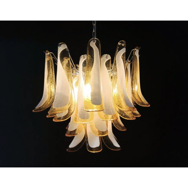 ELECTRICAL SYSTEM ADAPTED FOR US/AU/EU Murano Italian glass chandelier. Fantastic chandelier with amber and white...