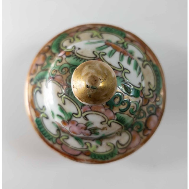 19th Century Chinese Export Chinoiserie Rose Medallion Bottle Vase With Lid For Sale - Image 10 of 18