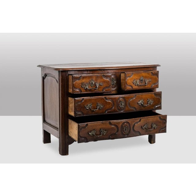 Louis XIV Parisian Chest of 5 Drawers in Walnut For Sale - Image 3 of 9