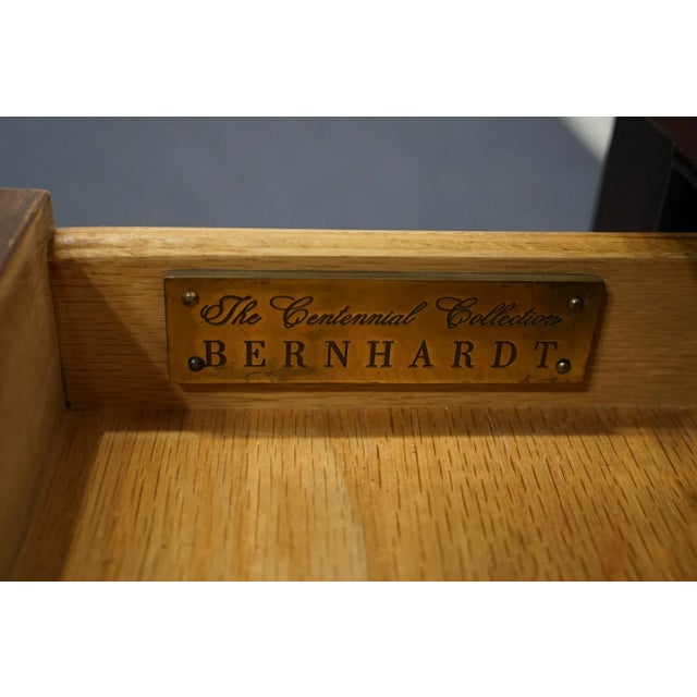 Late 20th Century Bernhardt Furniture Centennial Collection Banded Flame Mahogany Traditional Style 42" Drop Leaf Accent End Table For Sale - Image 9 of 12