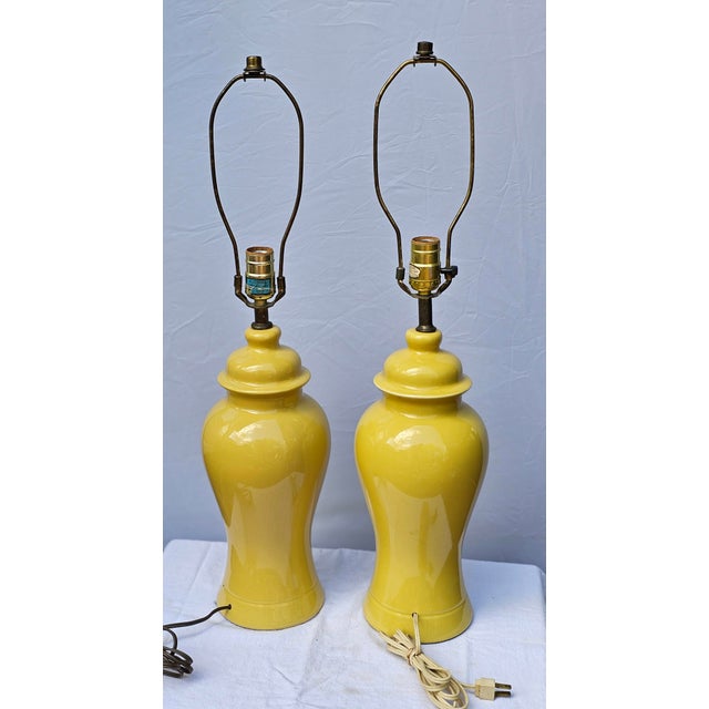 Mid-Century Modern Pair of Vintage Yellow Ginger Jar 3-Way Lamps For Sale - Image 3 of 10