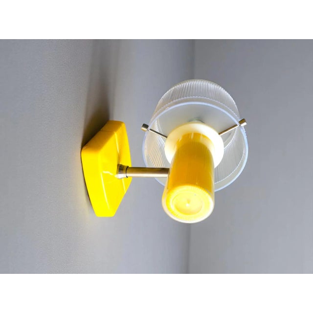 1970s Mid-Century Modern Portuguese Yellow Acrylic Wall Sconce For Sale - Image 5 of 13