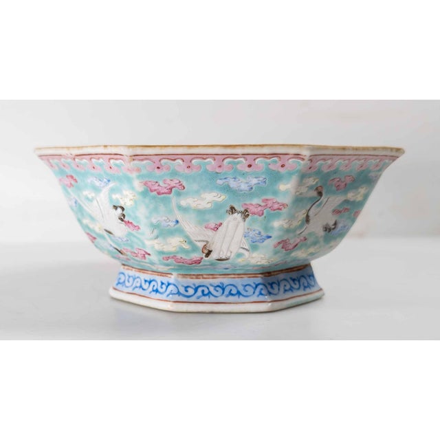 19th Century Chinese Turquoise and Famille Rose Octagonal Bowl With Cranes, Tongzhi Period For Sale In New York - Image 6 of 15