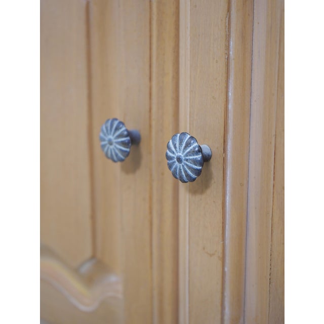 1990s Pair Ethan Allen Country French Nightstands For Sale - Image 10 of 18