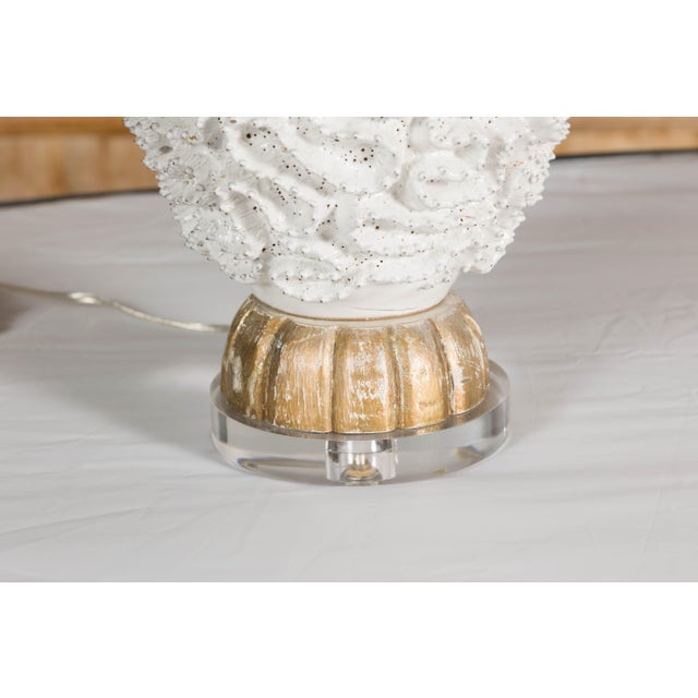 Mid 20th Century Italian White Pottery Table Lamp on Lucite Base For Sale - Image 9 of 12