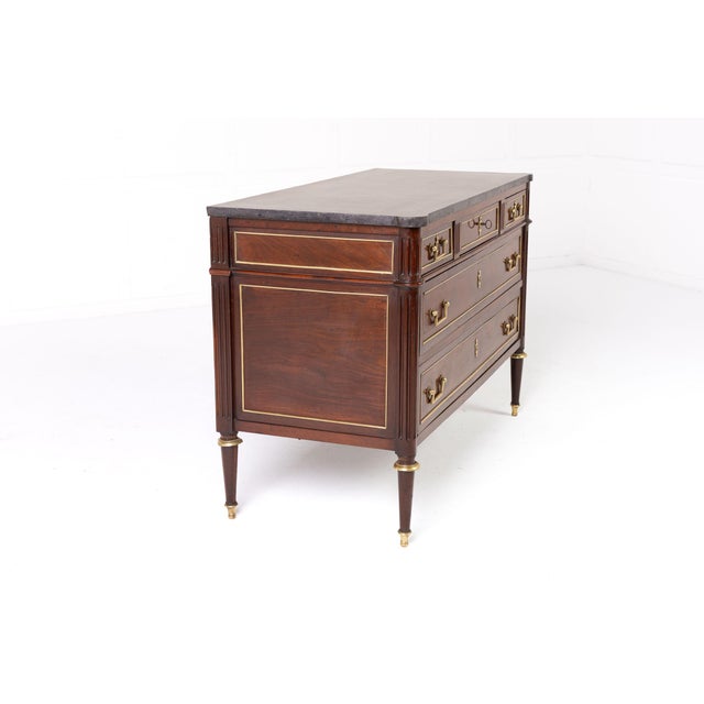 18th Century French Mahogany Commode For Sale - Image 4 of 10