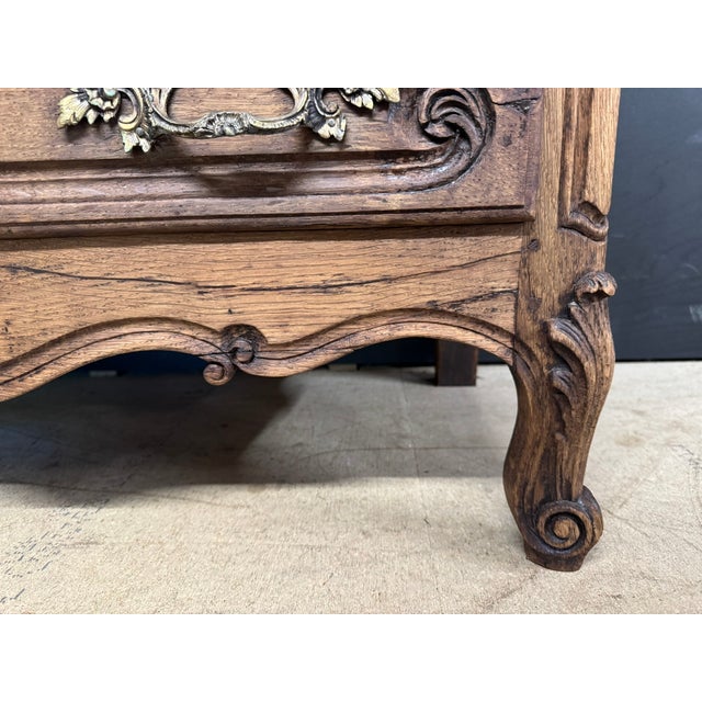 French Bleached Oak Chest of Drawers, 1920 For Sale - Image 4 of 13