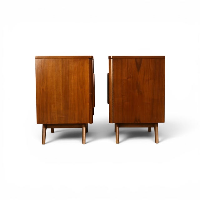 Brown Young Manufacturing Vintage Sculptural Mid Century Modern Pair of Nightstands C. 1960s, Attrbiuted For Sale - Image 8 of 14