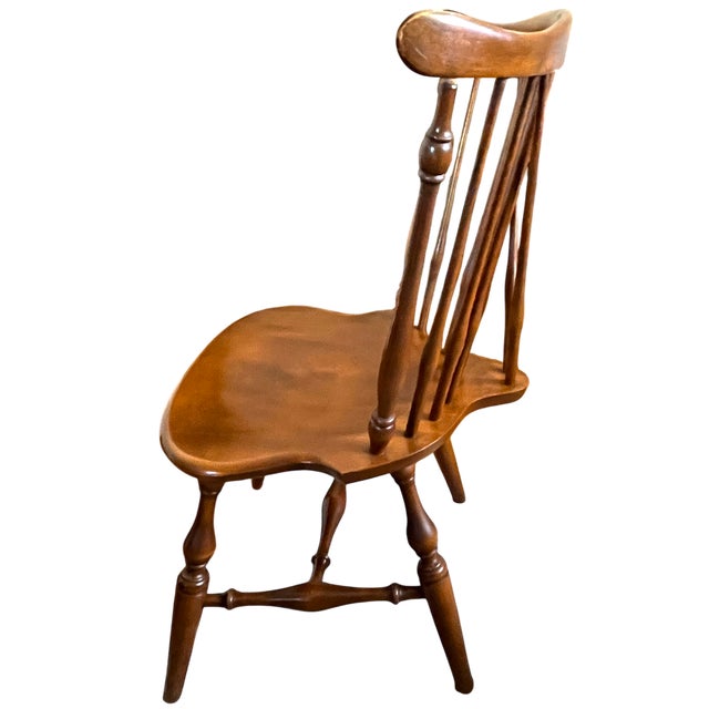 1980s Set of Four Vintage Windsor Dining Chairs in Nutmeg Finish — Two Ethan Allen & Two Companion Chairs For Sale - Image 5 of 18