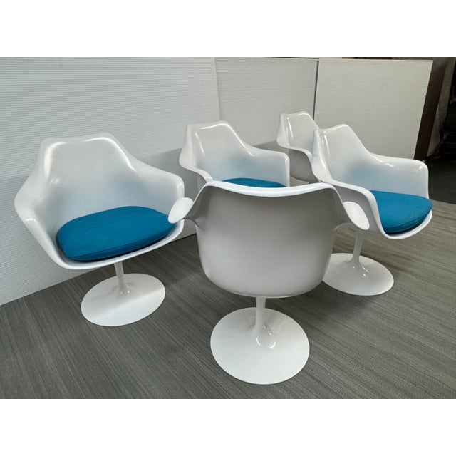 Knoll Eero Saarinen for Knoll Tulip Swivel Arm Chairs, Set of Five For Sale - Image 4 of 12