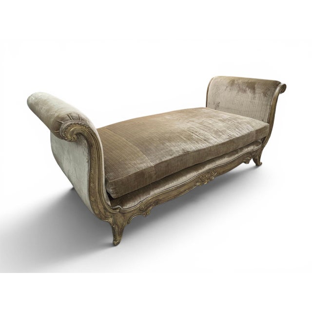 Late 20th Century Vintage Marge Carson French Louis XV Style Daybed Newly Reupholstered, Attrbiuted For Sale - Image 5 of 12