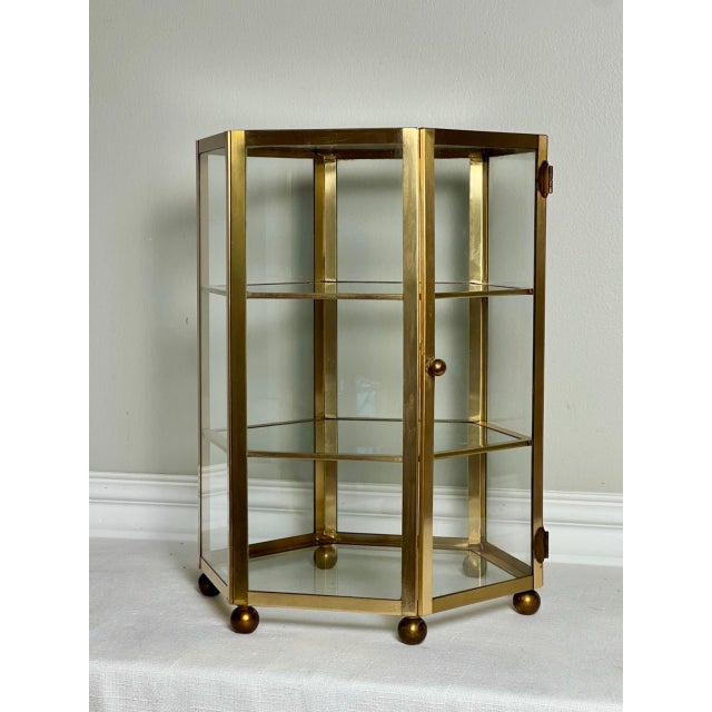 Brass Three-Tier Hexagon Tabletop Vitrine Display Case, Curio Cabinet, 1970s, 15" For Sale - Image 4 of 10