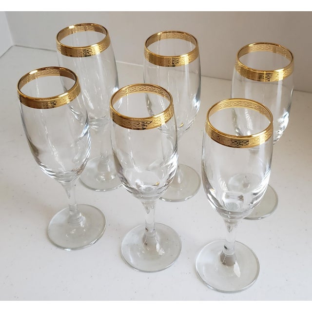 Transparent Vintage Mid-Century Circleware Classique Gold Rimmed Champagne Flutes Set of 6 in Original Box For Sale - Image 8 of 10