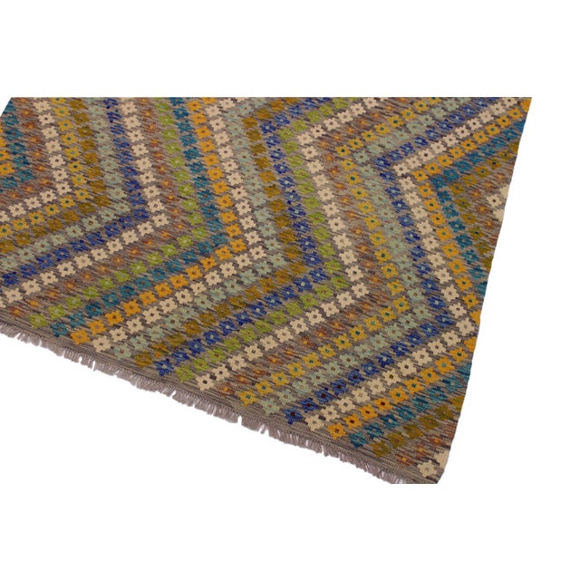 Shabby Chic Kilim Ivory Gray Wool Rug - 5'5" X 8'3" For Sale In New York - Image 6 of 7