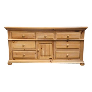 Broyhill Furniture Solid Knotty Pine Rustic Country Style 70″ Triple Door Dresser 790-1640 For Sale
