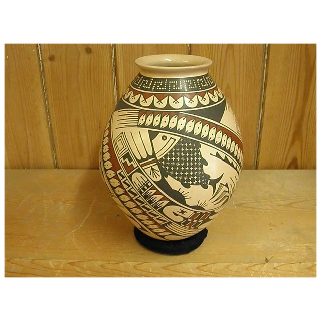 Rustic Late 20th Century Mata Ortiz Hand Coiled Pot by Ana Trillo For Sale - Image 3 of 18