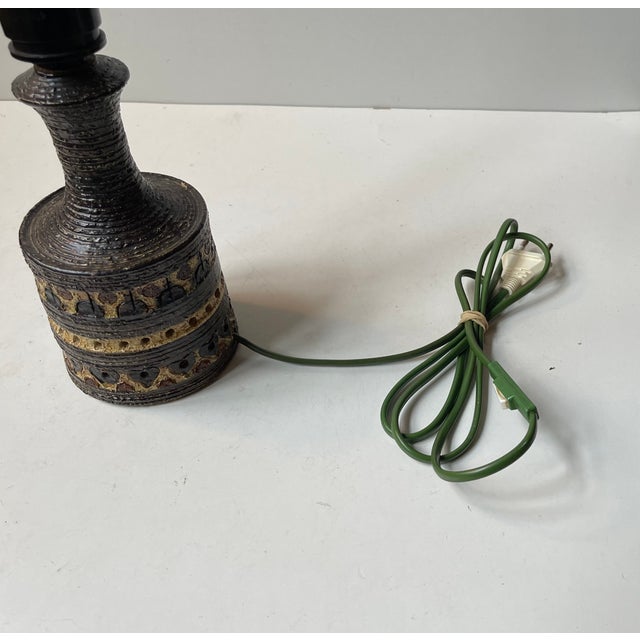 Scandinavian Brutalist Glazed Stoneware Table Lamp by Jette Hellerøe, 1970s For Sale - Image 6 of 10