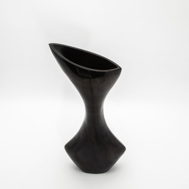 Modern Sculptural Vase in Black Shell by R&y Augousti For Sale In Los Angeles - Image 6 of 7