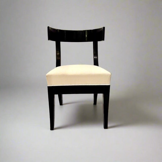Neoclassical Pair of Klismos Early 19th Century Ebonized Side Chairs For Sale - Image 3 of 9