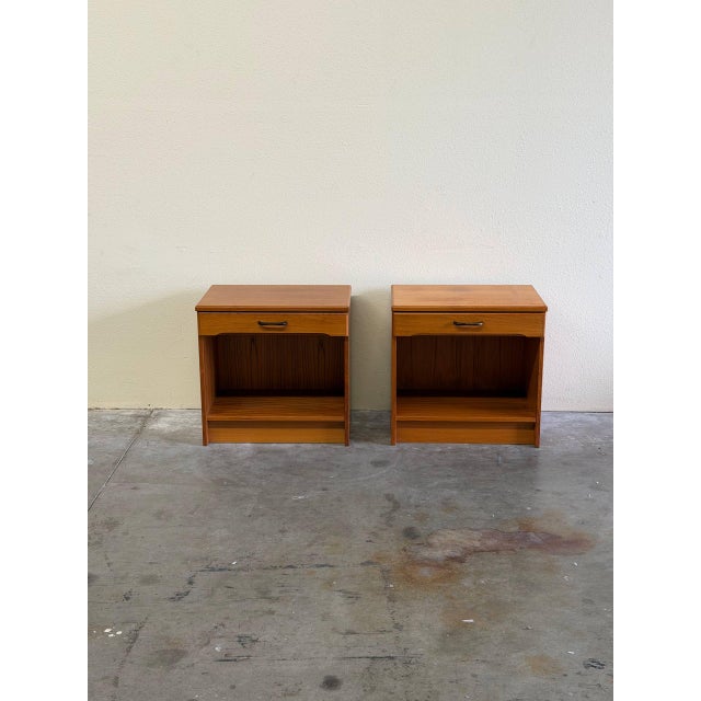 Pair of Danish Mid 20th Century Teak Nightstands Bedside Tables Scandinavian Design For Sale In Los Angeles - Image 6 of 10