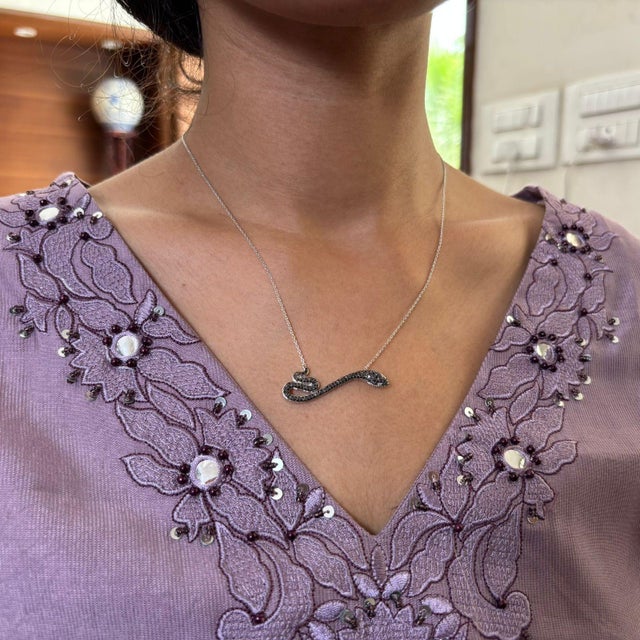 Contemporary Natural diamond 0.56cts Snake pendant in 18k gold For Sale - Image 3 of 18