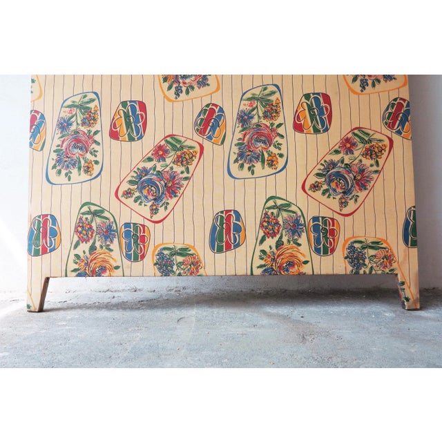 1950s Mid-Century Floral Vinyl Coat Panel with 4 Brass Hooks, 1950s For Sale - Image 5 of 15