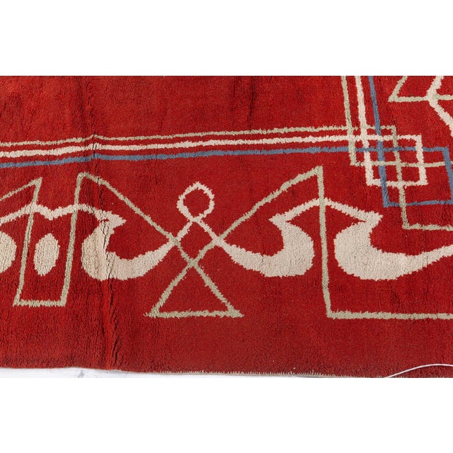 Art Deco Doris Leslie Blau 1940s Vintage European Art Deco Rug in Crimson & Ivory For Sale - Image 3 of 9