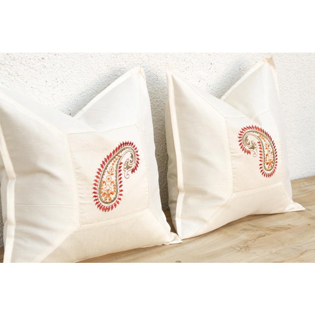 Contemporary Pair of Ambi Ivory Paisley Pillow Cover For Sale - Image 3 of 8