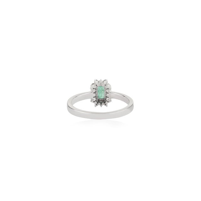 Green Minimalist 0.28 Carat Emerald Halo Diamond Ring in 925 Silver, Size 7 For Sale - Image 8 of 11