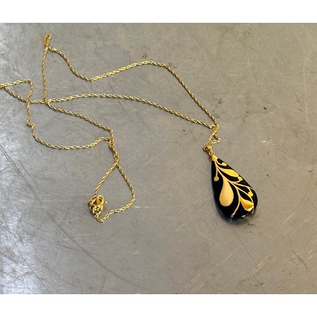 1960s-70s Trifari gold tone/black teardrop pendant necklace. Excellent condition.
