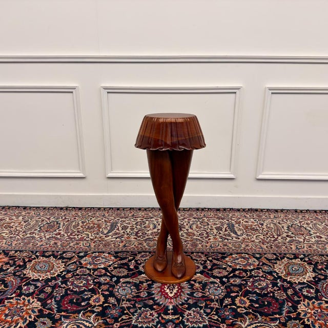 About this Classic Lady's Skirt Table Classic and Elegant | Antique coffee tables in English, Classic and Chesterfield...