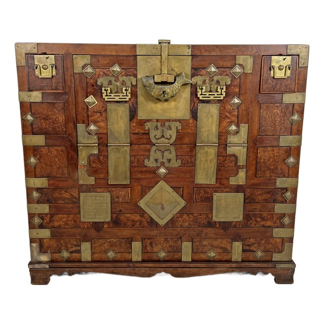 Antique Late 19th Century Joseon Dynasty Korean Bandaji Cabinet. For Sale