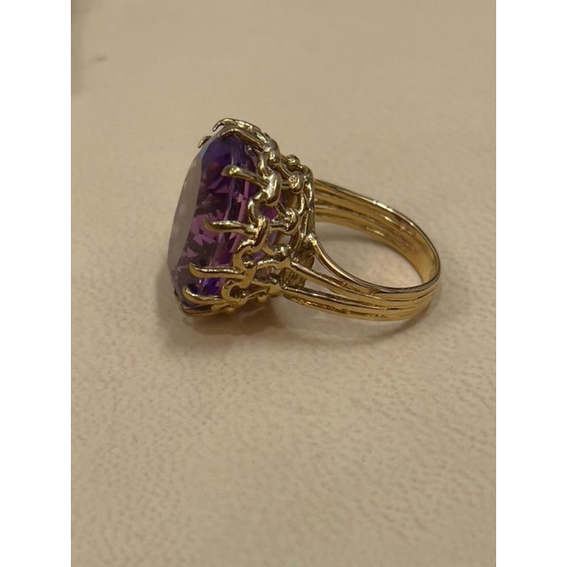 15 Carat Amethyst Cocktail Ring in 14 Karat Yellow Gold For Sale - Image 4 of 18