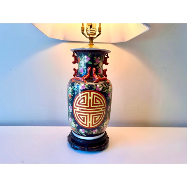 Late 20th Century Ming Medallion Floral Crest Table Lamp For Sale - Image 5 of 12