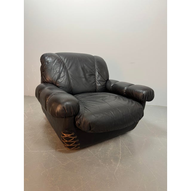Animal Skin Large Italian Space Age Postmodern Black Leather Lounge Chair with Brass Buttons and Cord Lacing from Busnelli, 1970s For Sale - Image 7 of 14