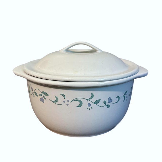 1990s Vintage 1.5 & 2.5 Qt Round Covered Casserole Dishes Set - Country Cottage (Corelle) For Sale - Image 5 of 7