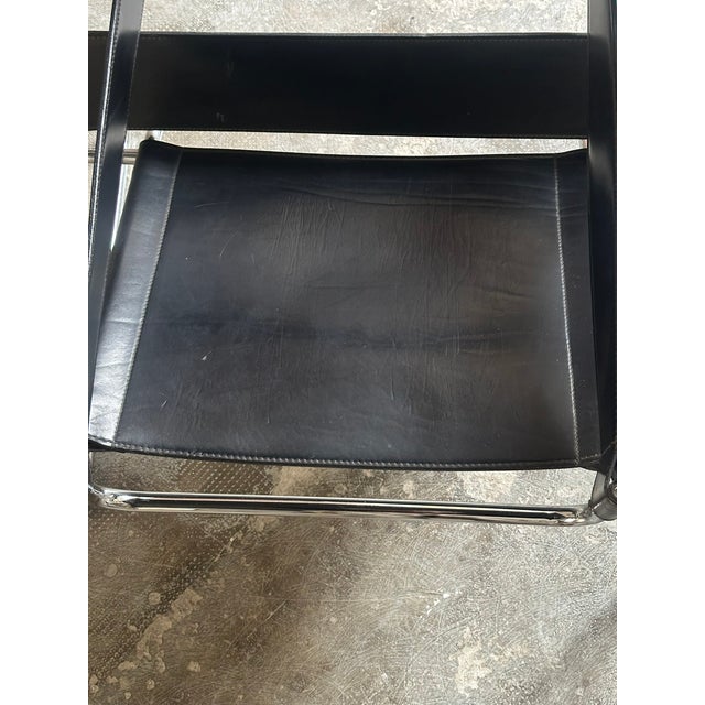 Wassily Armchairs in Black Leather by Marcel Breuer for Gavina, 1970s, Set of 2 For Sale - Image 12 of 15