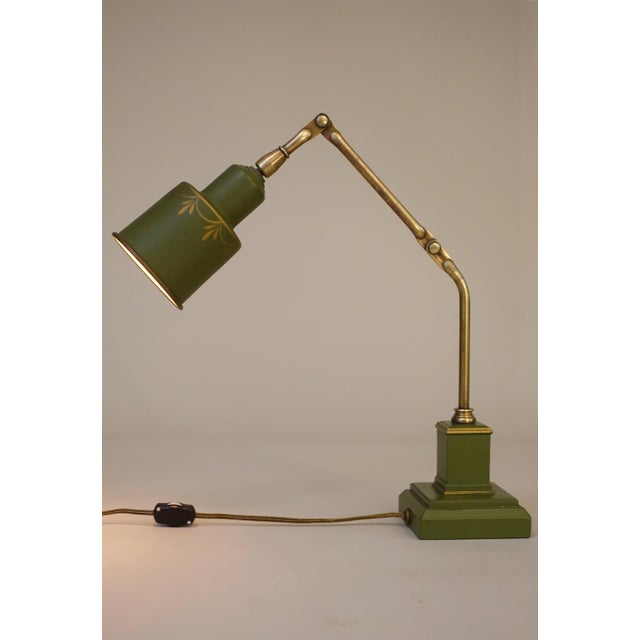 Industrial 1940s Industrial Machine Age Empire Regency Toleware Brass Articulating Table Lamp For Sale - Image 3 of 10