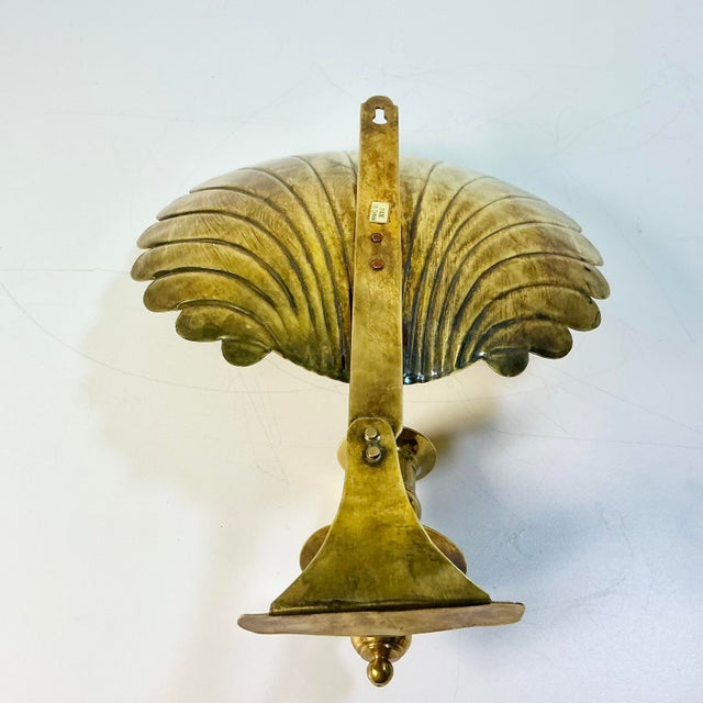 1970s Vintage Hollywood Regency Neoclassical Coastal Brass Shell Wall Candle Holder Sconce. For Sale - Image 4 of 12