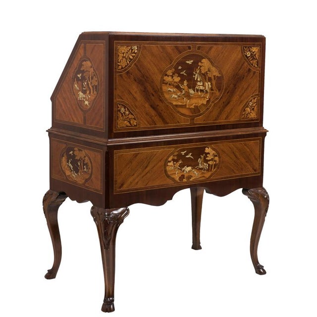 This flip top cabinet is an original wood cabinet with 3 drawers and 2 more little drawers aimed at bracketing the deck...