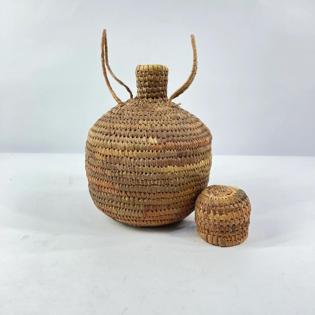 Early 20th Century Ndebele Lidded Basket MATTER COLLECTION For Sale - Image 4 of 8