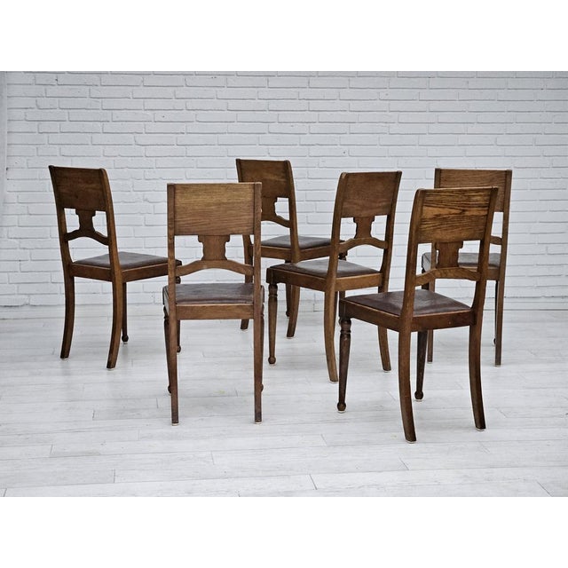 1930s, set of 6 chairs in original good condition: no smells and no stains. Leather and oak wood. Original cool leather...