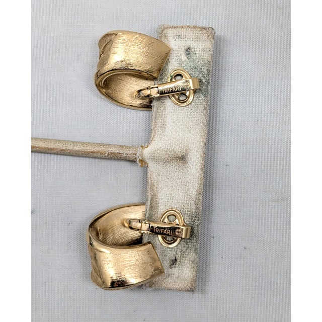 Vintage 1962 Signed Trifari Ad Piece Rhodium Plated "Woven" Ribbon Clip Earrings-2 Pieces For Sale - Image 9 of 9