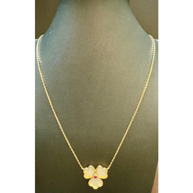 Mauboussin Paris 18Kt Yellow Gold Vintage Mother Of Pearl Clover Pendant For Sale - Image 10 of 18