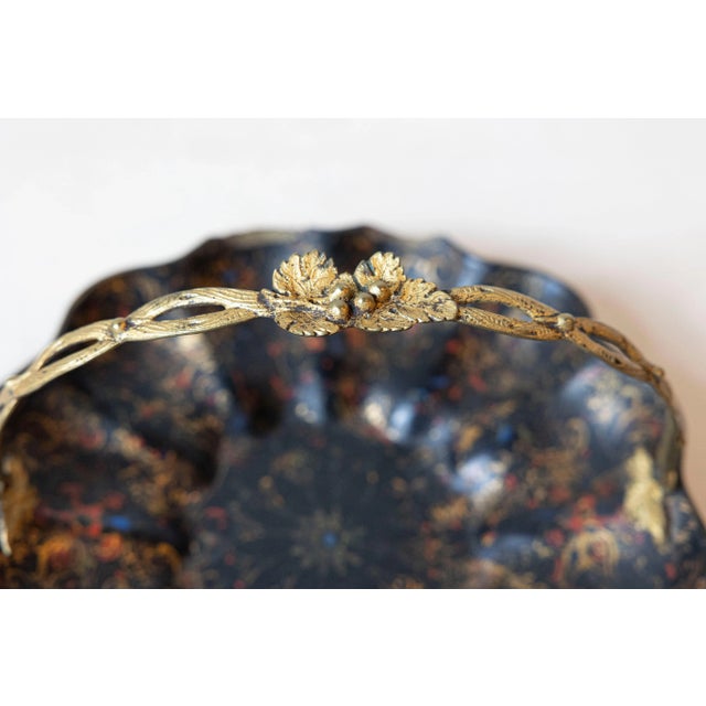 French 19th-Century French Toleware Basket with Gilded Floral Handle For Sale - Image 3 of 7