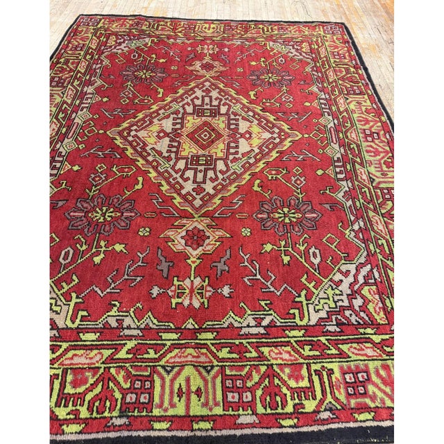 1920s Red Vibrant Field Medallion Antique European Donegal Arts & Crafts Rug For Sale In New York - Image 6 of 6