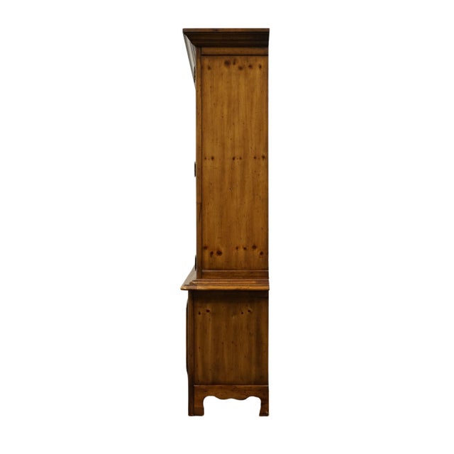 Brown Stanley Furniture Solid Knotty Pine Rustic Farmhouse Americana 53" Lighted Display China Cabinet 7111-10 For Sale - Image 8 of 11