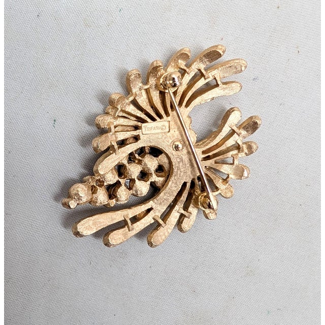 Vintage Signed Crown Trifari Goldtone Faux-Garnet Rhinestone Brooch For Sale In Philadelphia - Image 6 of 8