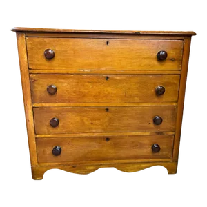 Antique Yellow Pine Chest of Drawers With Knap Drawer Joints, Early 19th Century
