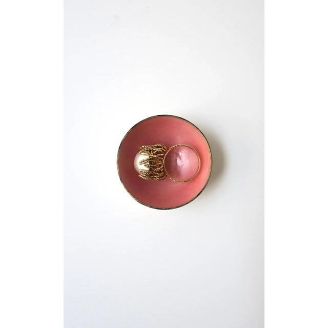 White Pearl Gold Cocktail Ring, Circa Mid-20th Century For Sale - Image 8 of 12